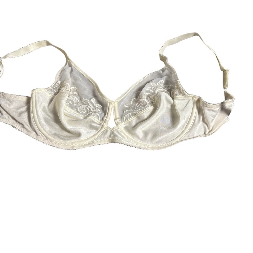 Wacoal White Embroidered Underwire Bra 40